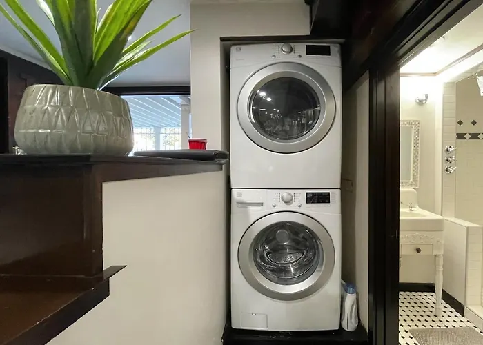 Artist\'S Apartment In The Heart Of The City